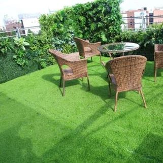 Stor rabatt 4 färger Syntetisk gräs för balkongdekoration