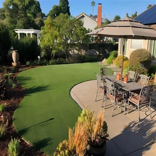 Trädgårdslandskapsdesign—slipad konstgräsmatta